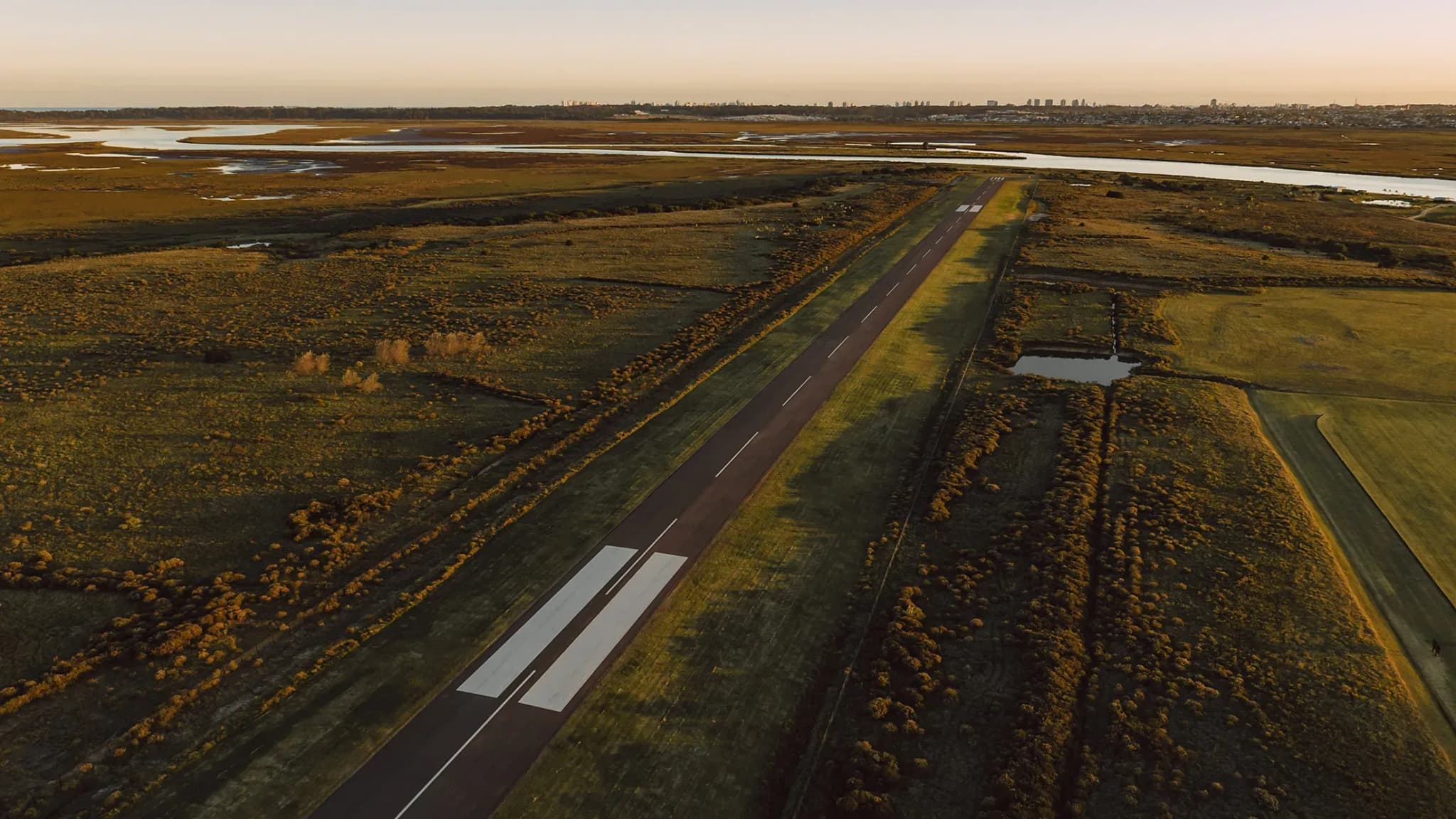 Aeroporto de aviação executiva privada com pista de 1.260 metros
